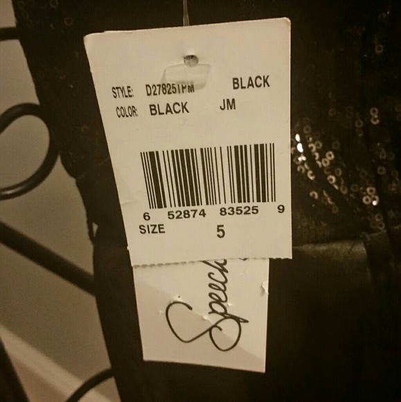 Black dress - Picture 2 of 3